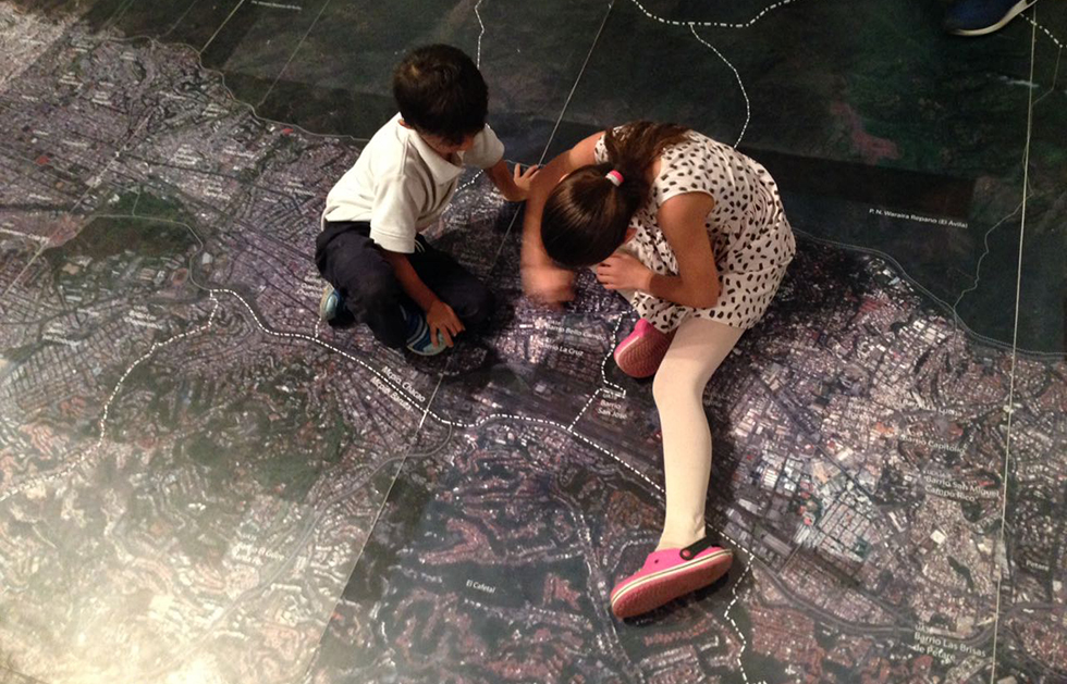 Exhibition CABA mapping 48 years of urban growth in the slums of Caracas