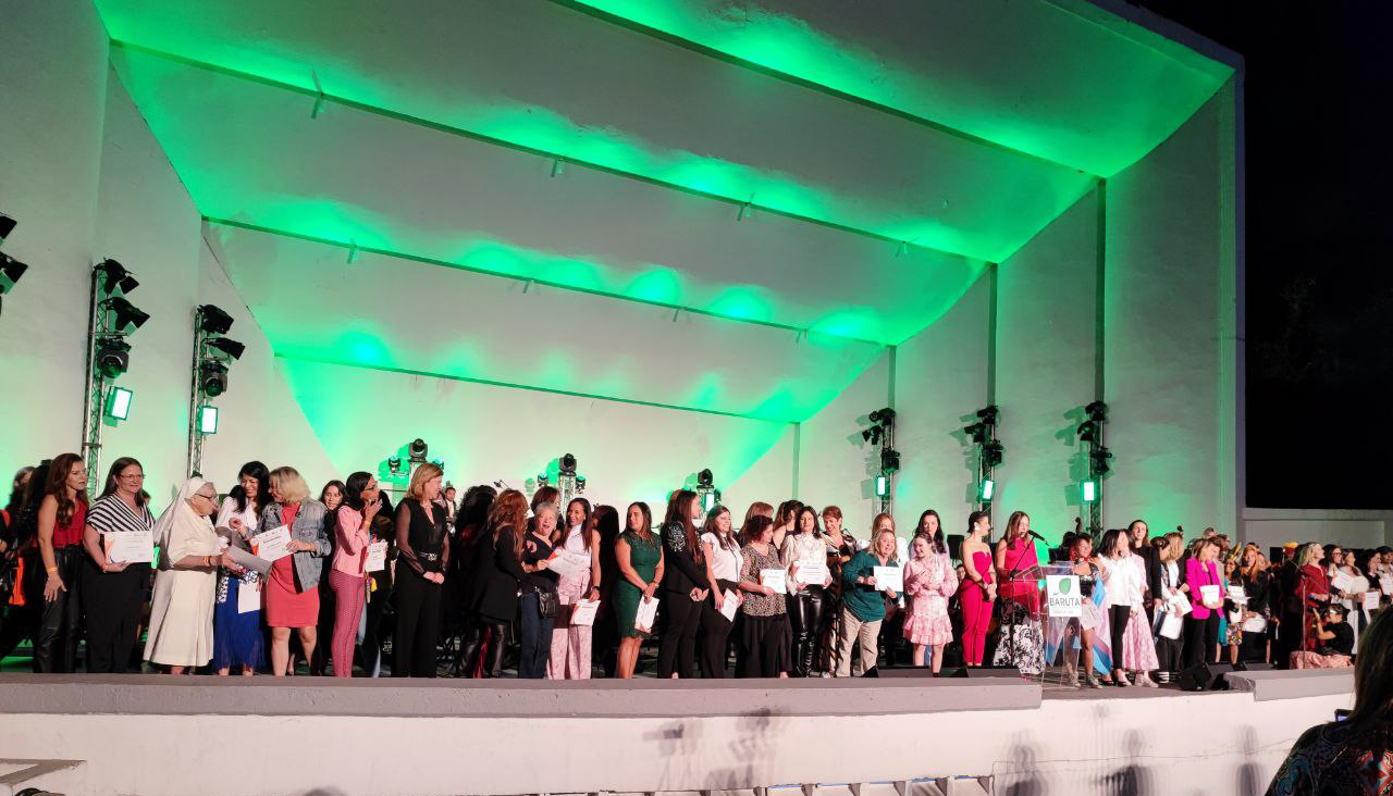 100 Women leaders including Elisa Silva were honored in Caracas