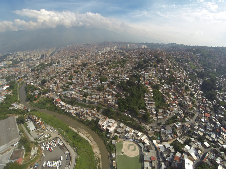 48 años de barrios en Caracas