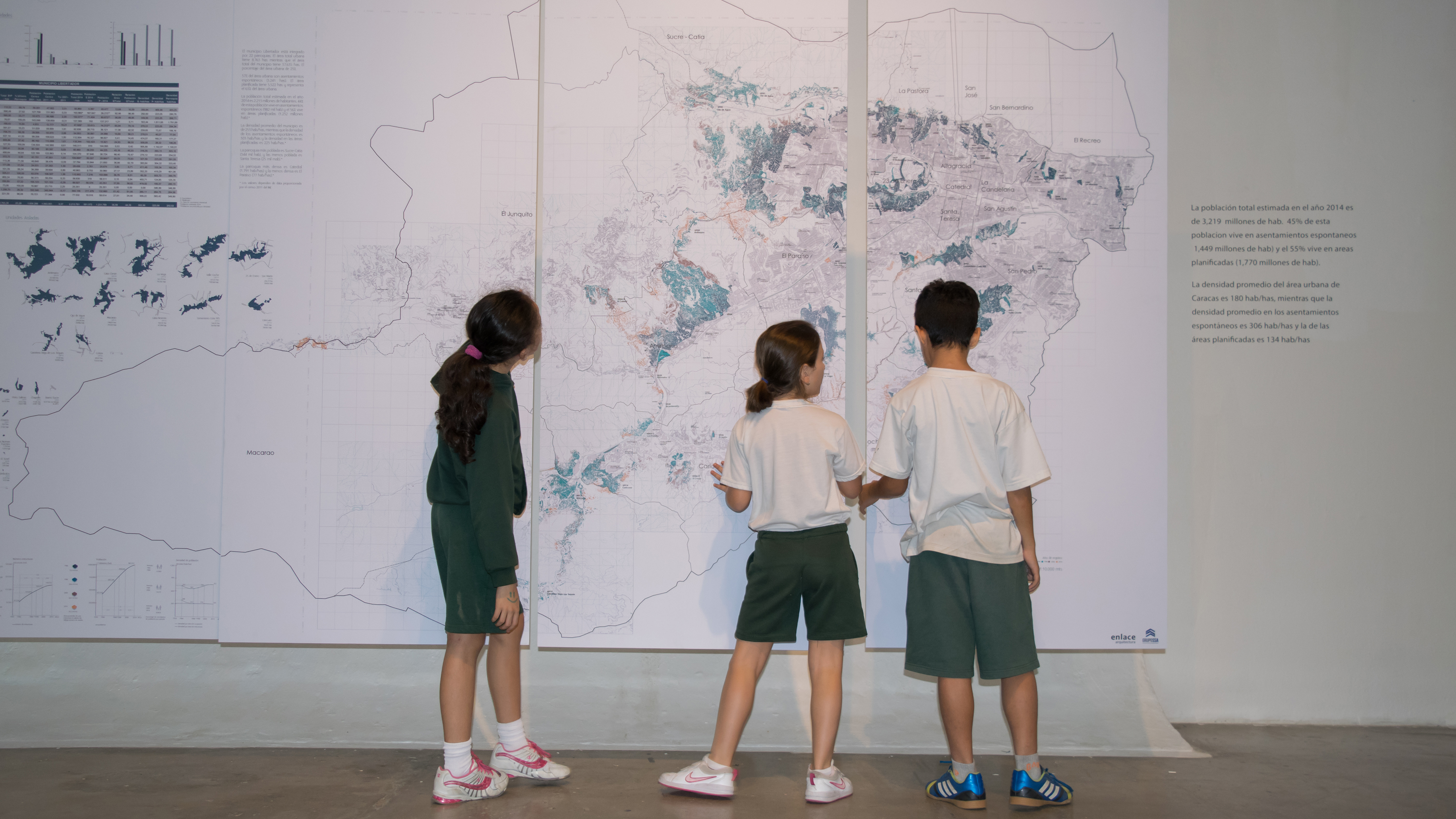 Exposición  CABA mapear 48 años de crecimiento de los barrios de Caracas